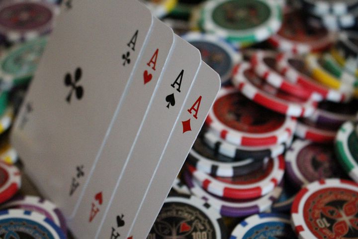 6 Huge Reasons Why Playing Poker Online Can Help You Prepare For Live Games